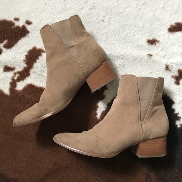 UO Chelsea Booties - Picture 2 of 12